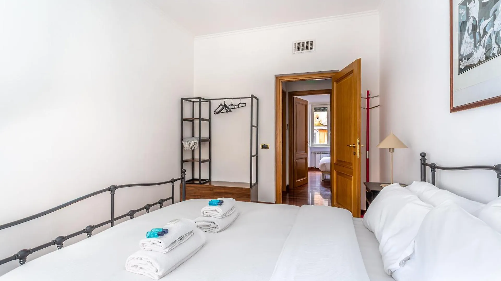 Iflat The Roman House - Spacious & Central Apt 0*, Rome